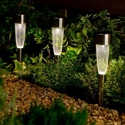 Solar-Leuchte „Fluted Marker“ in Silber aus Metall/Glas Solar-Leuchte „Fluted Marker“ in Silber aus Metall/Glas