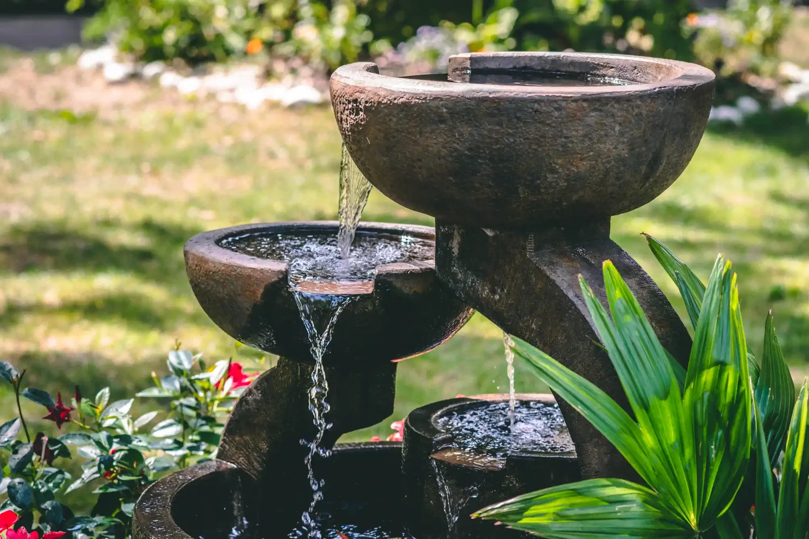 Brunnen mit 4 Etagen im Garten