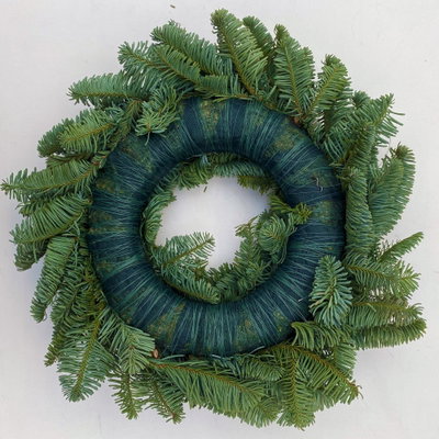 Adventskranz, Nobilistanne, halbrund gebunden, ca. 35 cm Ø Adventskranz, Nobilistanne, halbrund gebunden, ca. 35 cm Ø
