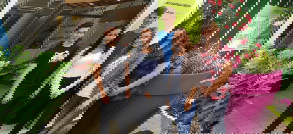 Pflanzen-Kölle Azubis 2017 im Gartencenter Teltow Pflanzen-Kölle Azubis 2017 im Gartencenter Teltow