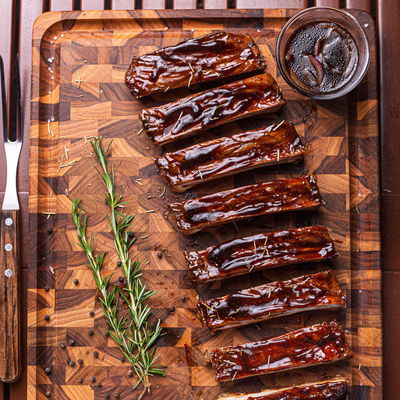 Schneidebrett, braun, Teakholz, ca. 45 x 34 cm Schneidebrett, braun, Teakholz, ca. 45 x 34 cm