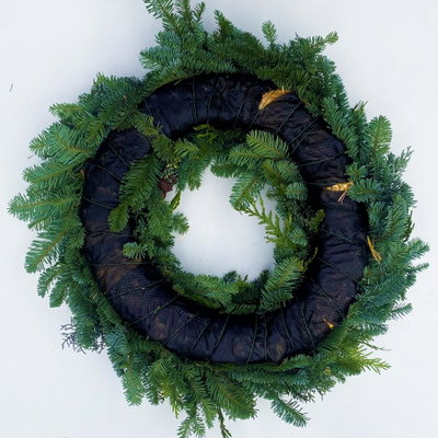 Adventskranz, Mix-Grün, halbrund gebunden, ca. 40 cm Ø Adventskranz, Mix-Grün, halbrund gebunden, ca. 40 cm Ø