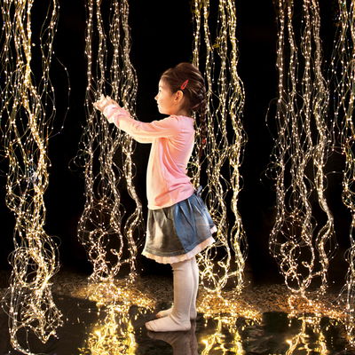 Kölle LED Silberdraht Regen, klassisch warm, 700 LEDs, Länge ca. 2,5 m Kölle LED Silberdraht Regen, klassisch warm, 700 LEDs, Länge ca. 2,5 m