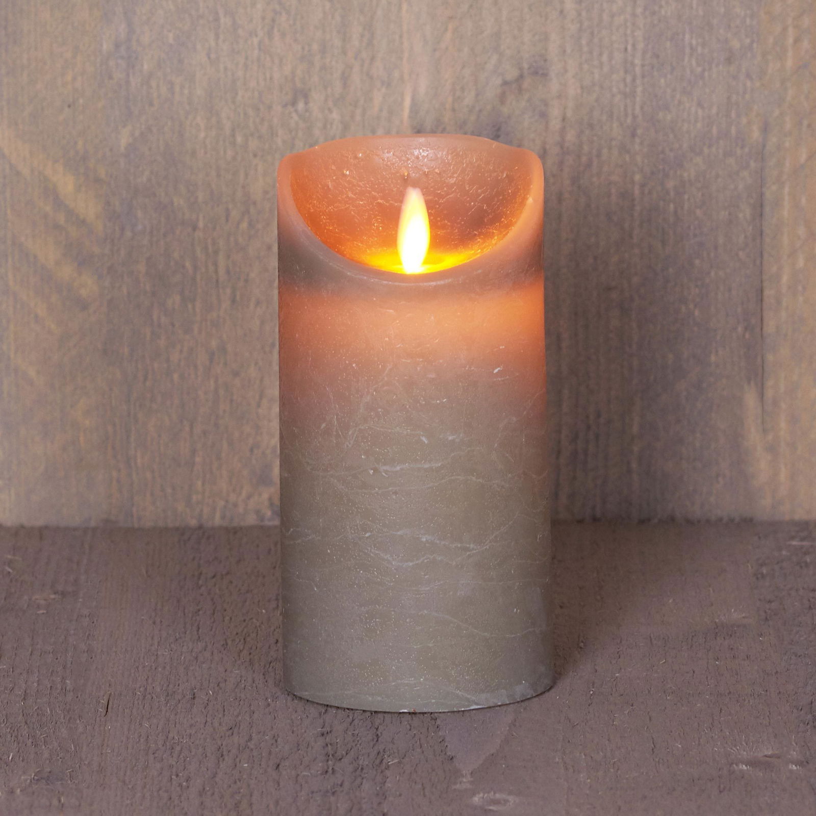 LED Echtwachskerze 'Magic Flame', taupe, Ø 7,5 x H 15 cm LED Echtwachskerze 'Magic Flame', taupe, Ø 7,5 x H 15 cm