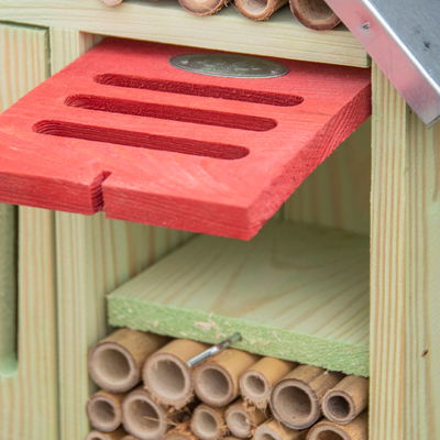 Insektenhotel L, ca. 28 x 14 x H33 cm Insektenhotel L, ca. 28 x 14 x H33 cm