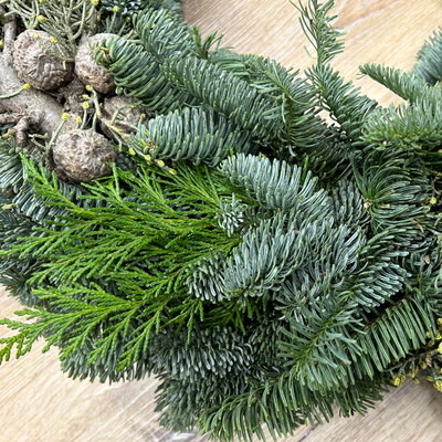 Adventskranz, Mix-Grün, halbrund gebunden, ca 50 cm Ø Adventskranz, Mix-Grün, halbrund gebunden, ca 50 cm Ø