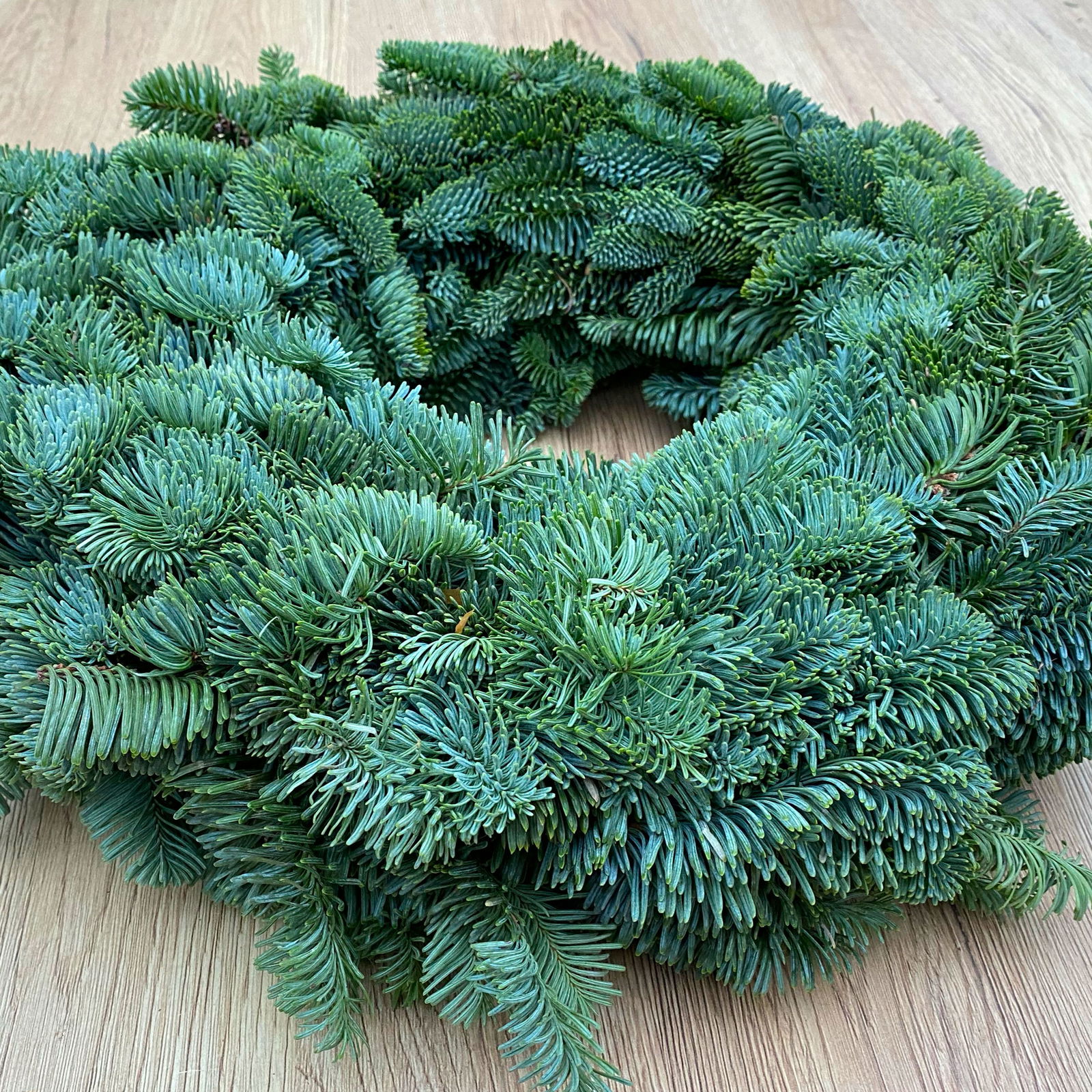 Adventskranz, Nobilistanne, rund gebunden, ca. 35 cm Ø