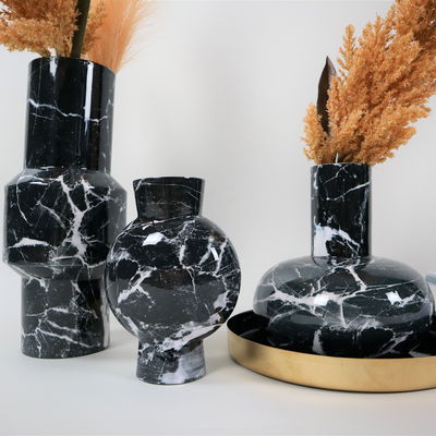 Vase, schwarz marmoriert, Metall, Höhe ca. 23 x 17,5 x 8,5 cm Vase, schwarz marmoriert, Metall, Höhe ca. 23 x 17,5 x 8,5 cm