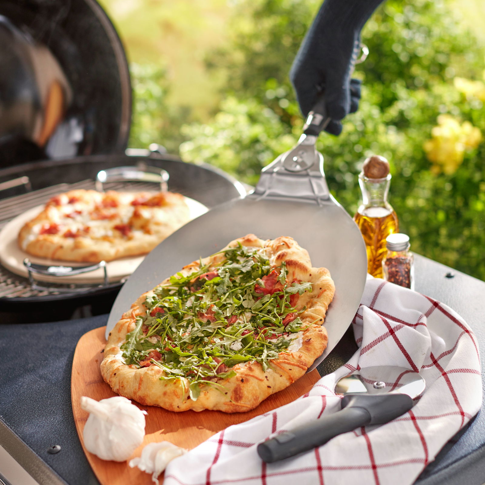 Weber® Original Pizzaheber mit einklappbarem Griff