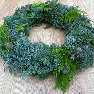 Adventskranz, Mix-Grün, halbrund gebunden, ca. 40 cm Ø Adventskranz, Mix-Grün, halbrund gebunden, ca. 40 cm Ø