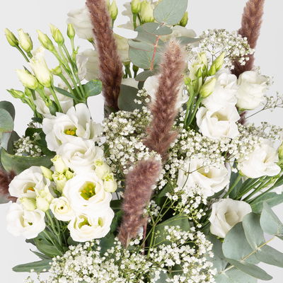 Weißer Schnittblumen-Mix mit Lisianthus & Pampasgras Weißer Schnittblumen-Mix mit Lisianthus & Pampasgras