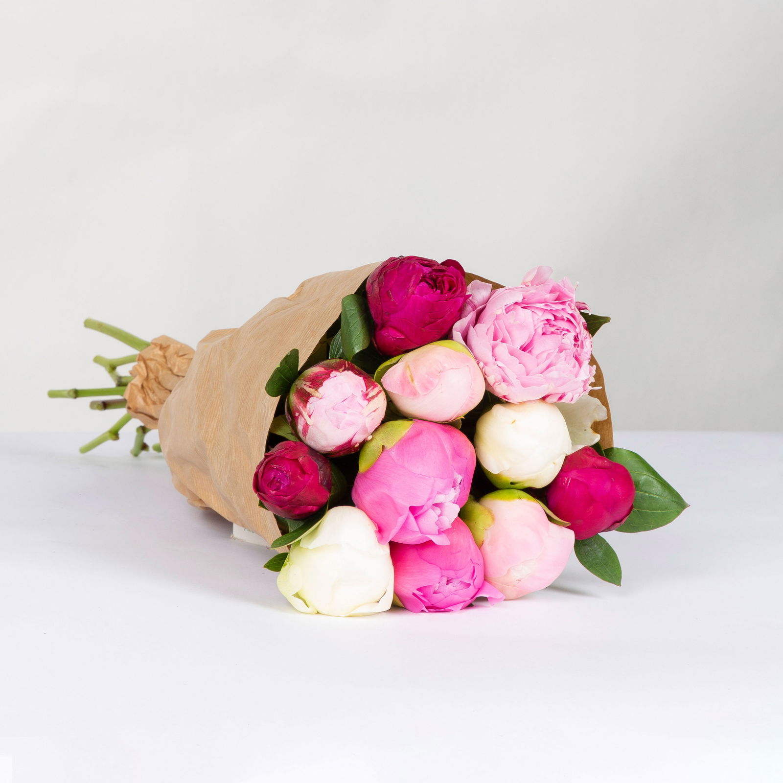 Blumenbund mit Pfingstrosen, 10er-Bund, rot-rosa-weiß, inkl. gratis Grußkarte
