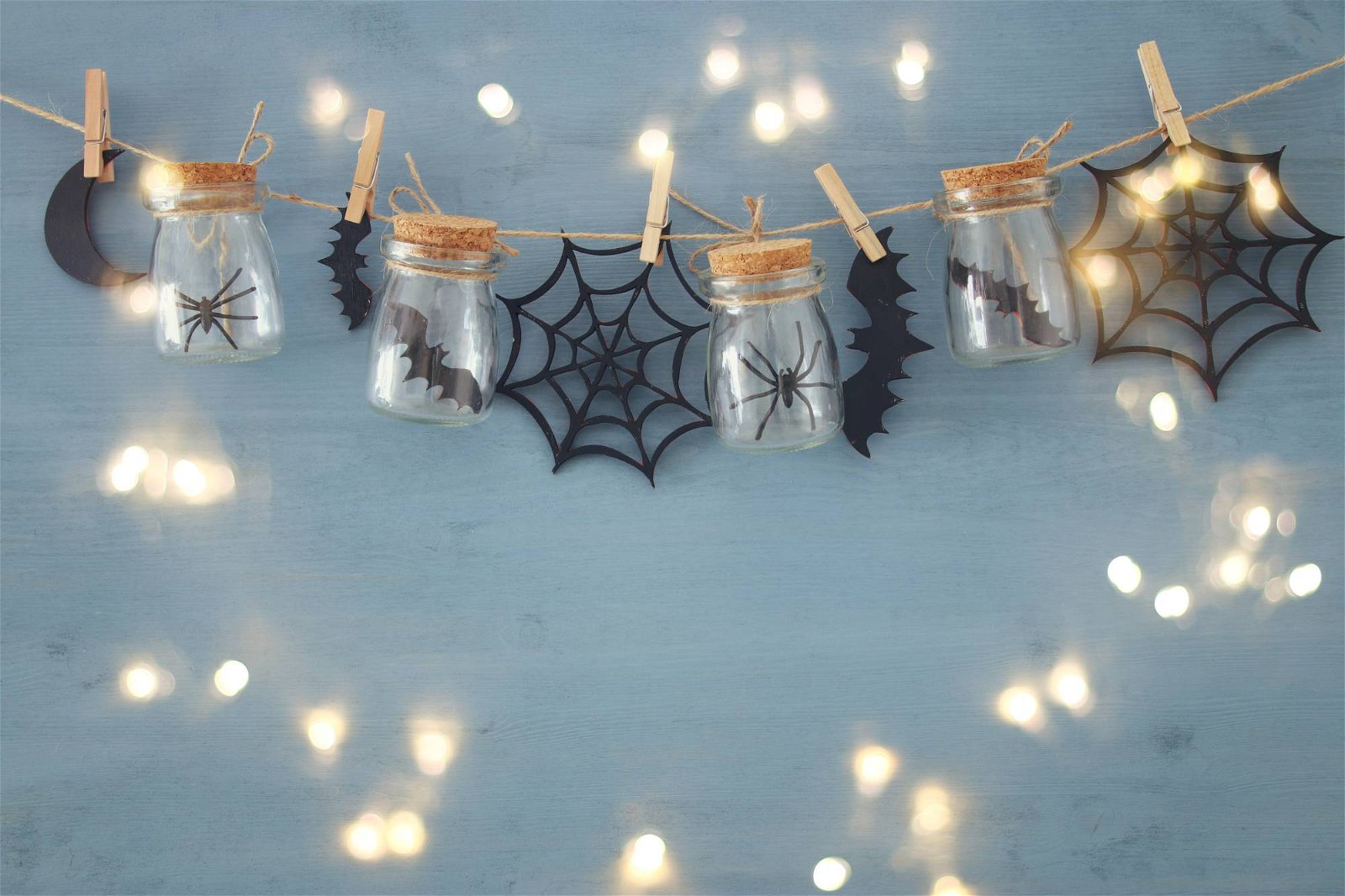 Halloween Deko - Spinnennetze, Windlichter mit Spinnen, Fledermaus