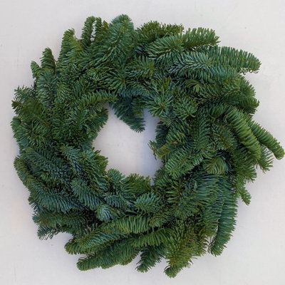 Adventskranz, Nobilistanne, halbrund gebunden, ca. 35 cm Ø Adventskranz, Nobilistanne, halbrund gebunden, ca. 35 cm Ø