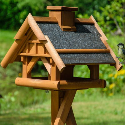 Vogelhaus inkl. Ständer, Holz, bernstein, 39 x 38 x 33 cm Vogelhaus inkl. Ständer, Holz, bernstein, 39 x 38 x 33 cm