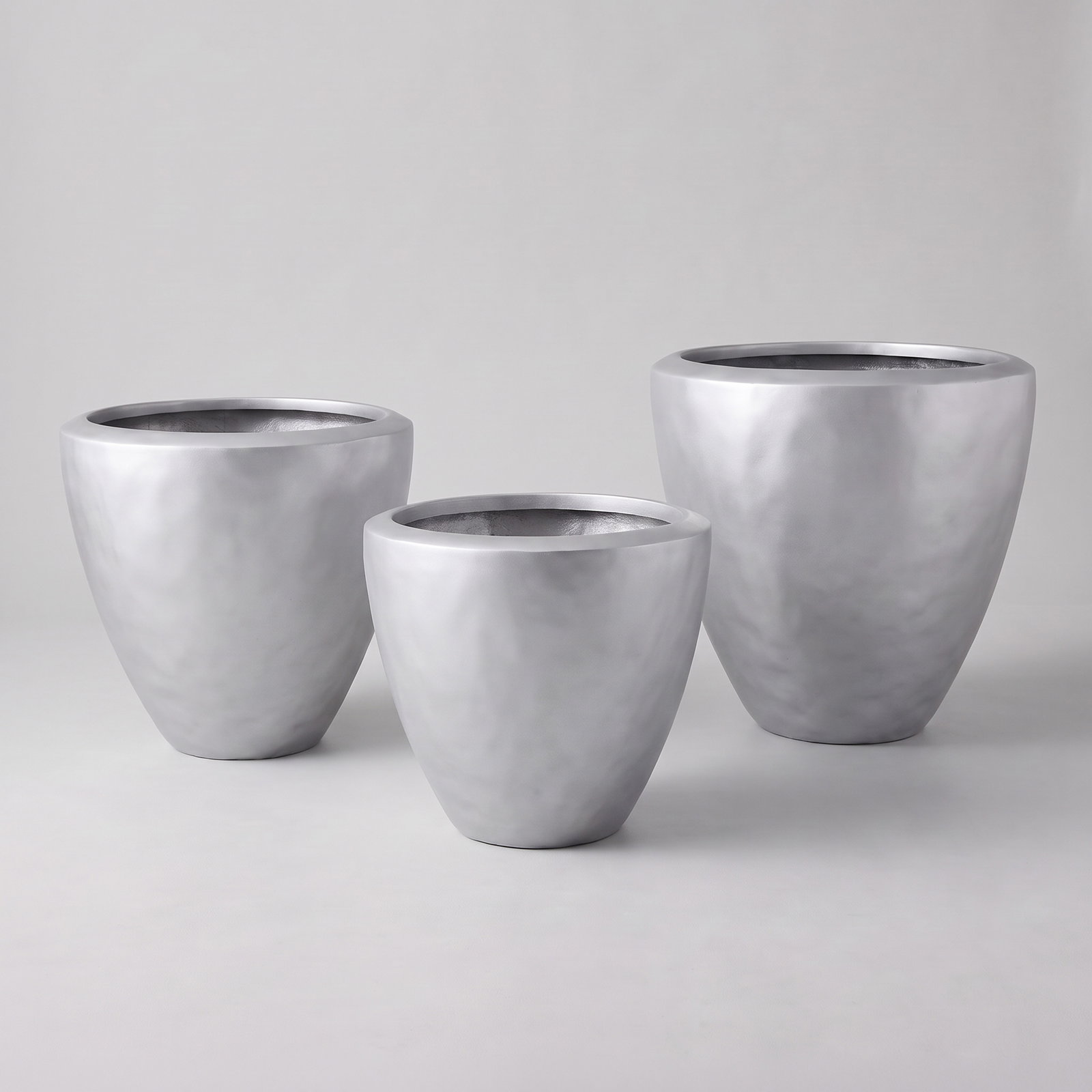 Vazo Übertopf 'Beno', silber, ca. Ø 65 x H 65 cm Vazo Übertopf 'Beno', silber, ca. Ø 65 x H 65 cm