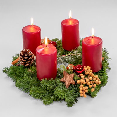 Dekorierter Adventskranz mit Stumpenkerzen in Altrot, Nobilistanne, ca. 30 cm Ø Dekorierter Adventskranz mit Stumpenkerzen in Altrot, Nobilistanne, ca. 30 cm Ø