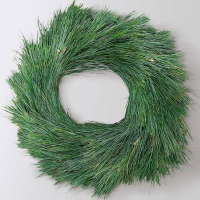 Seidenkiefer-Kranz, halbrund gebunden, ca. 30 cm Ø Seidenkiefer-Kranz, halbrund gebunden, ca. 30 cm Ø