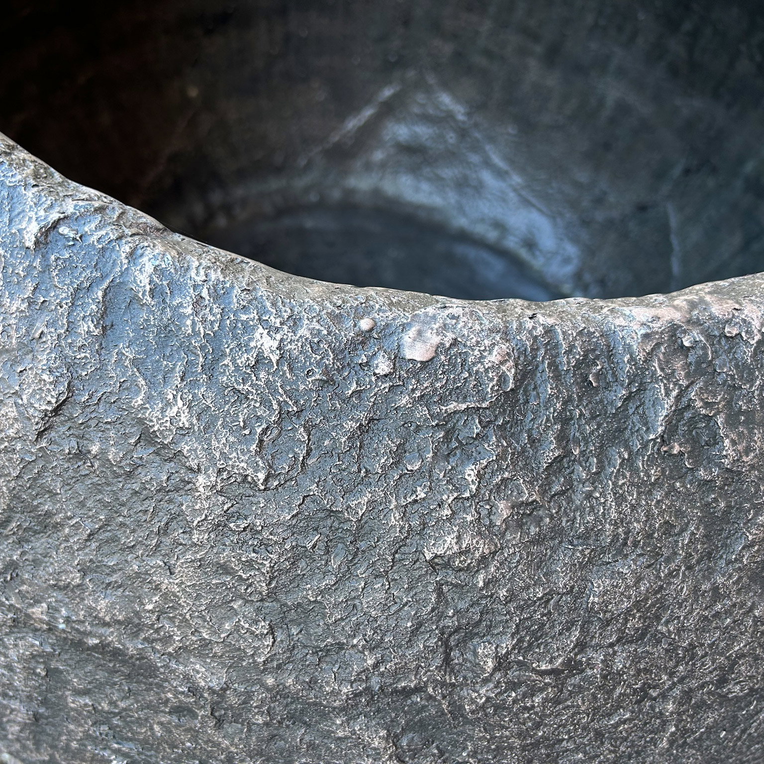 Pflanzgefäß 'Kolo', vintage bronze, ca. Ø 80 x H 57 cm Pflanzgefäß 'Kolo', vintage bronze, ca. Ø 80 x H 57 cm
