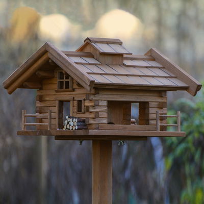 Vogelfutterhaus 'Almhütte 2.0' inkl. Ständer, braun, Holz Vogelfutterhaus 'Almhütte 2.0' inkl. Ständer, braun, Holz