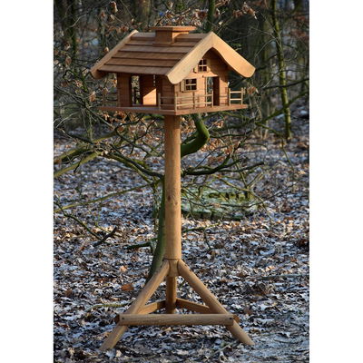 Vogelfutterhaus Almhütte mit liebevollen Details, inkl. Ständer, FSC®, ca. 56 x 46 x 35,5 cm