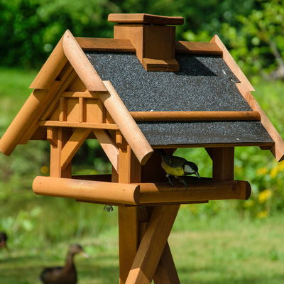 Vogelhaus inkl. Ständer, Holz, bernstein, 39 x 38 x 33 cm Vogelhaus inkl. Ständer, Holz, bernstein, 39 x 38 x 33 cm