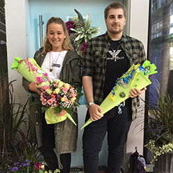 Pflanzen-Kölle Azubis im Gartencenter Unterhaching Pflanzen-Kölle Azubis im Gartencenter Unterhaching