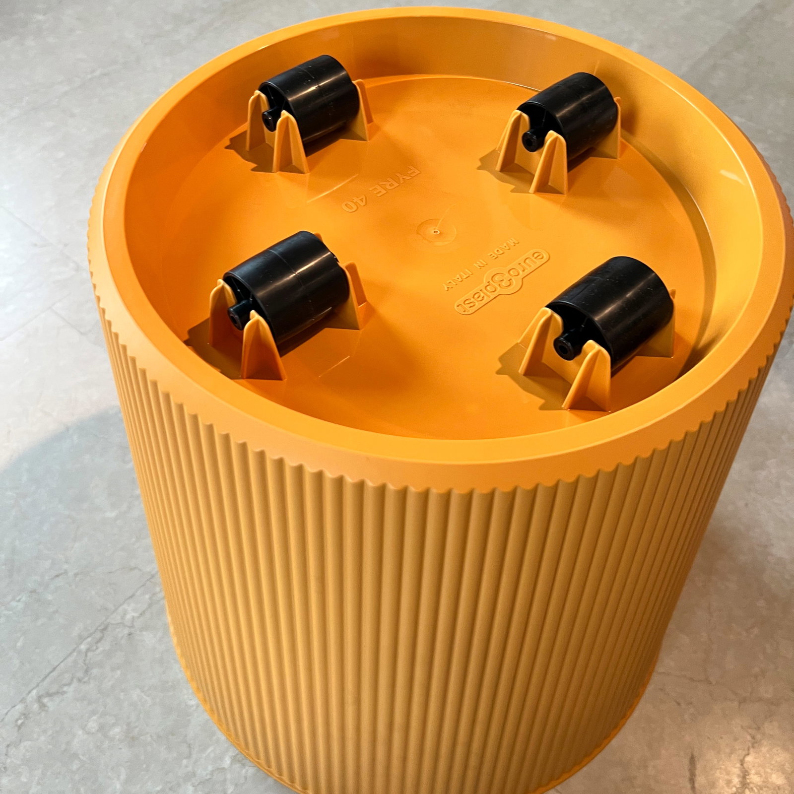Euro 3 Plast Pflanzgefäß 'Fyre', mango, ca. Ø 35 x H 34 cm