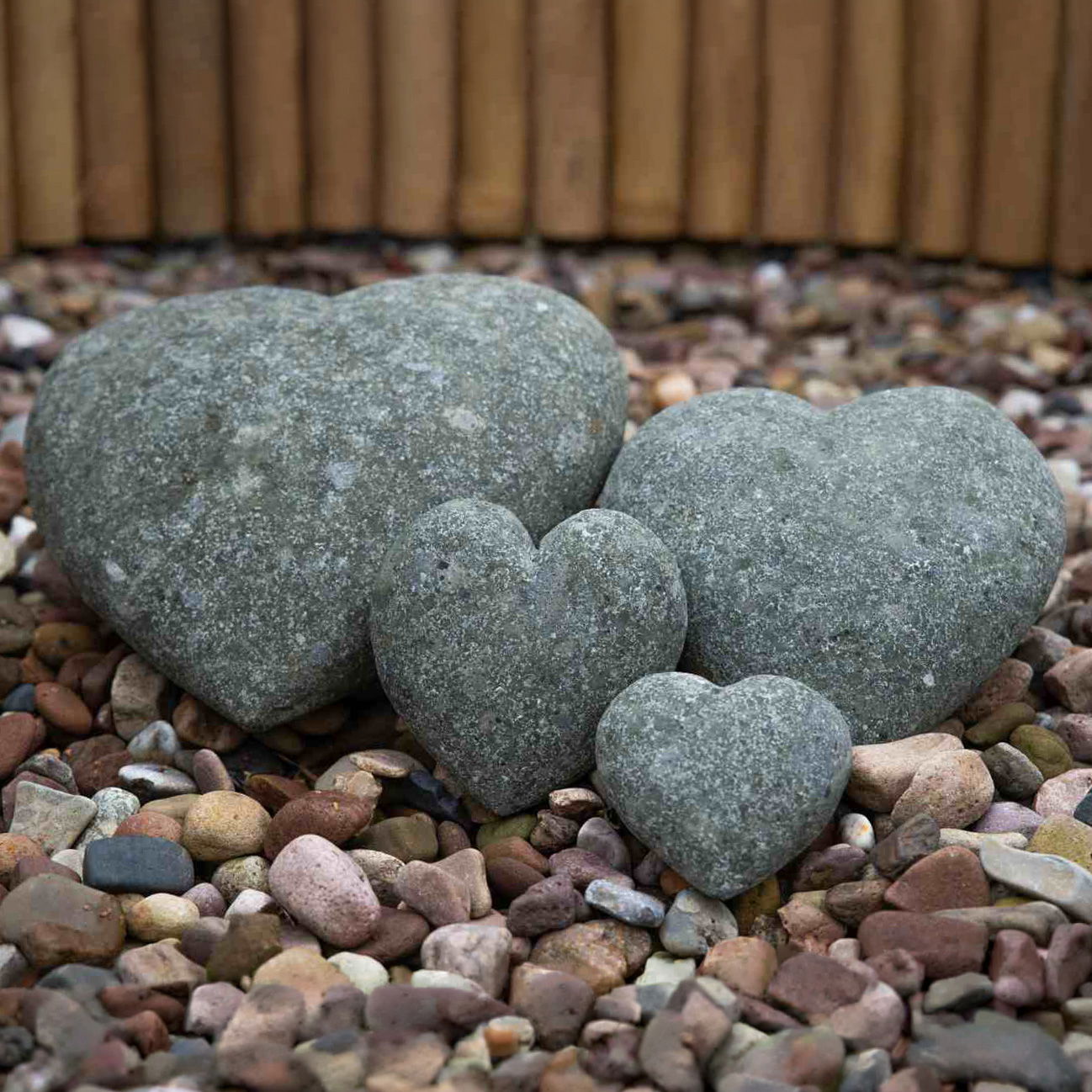 Naturstein in Herzform, grau, ca. 20 x 20 x 8 cm