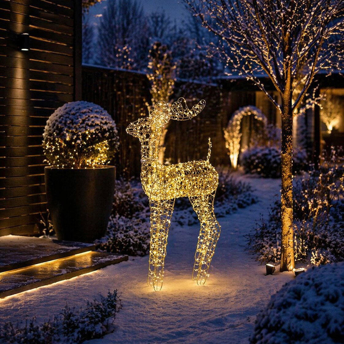 LED Hirsch, 600 warmweiße LEDs, gold, Höhe ca. 80 cm LED Hirsch, 600 warmweiße LEDs, gold, Höhe ca. 80 cm