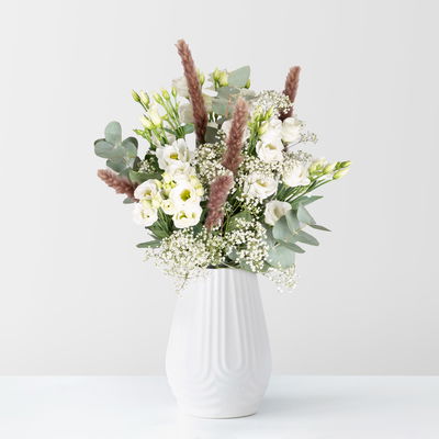 Weißer Schnittblumen-Mix mit Lisianthus & Pampasgras Weißer Schnittblumen-Mix mit Lisianthus & Pampasgras