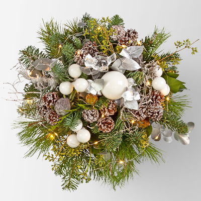Blumenstrauß 'Funkelnde Winterzeit' inkl. Lichterkette, handgebunden