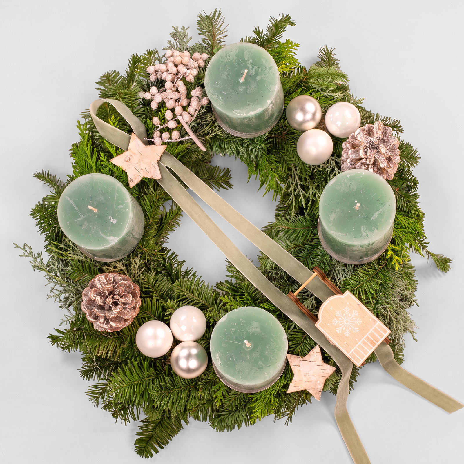 Dekorierter Adventskranz mit Kerzen in Smaragdgrün, Mix-Grün, ca. 35 cm Ø Dekorierter Adventskranz mit Kerzen in Smaragdgrün, Mix-Grün, ca. 35 cm Ø