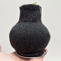 Amaryllis in Wachs, Dekor 'Pullover Fashionz Pattern' zufällig, Blüte rot Amaryllis in Wachs, Dekor 'Pullover Fashionz Pattern' zufällig, Blüte rot