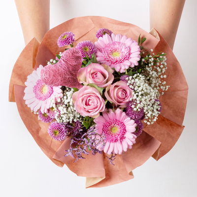 Blumenstrauß 'Pink Passion' inkl. Herz-Stecker, handgebunden, Größe M Blumenstrauß 'Pink Passion' inkl. Herz-Stecker, handgebunden, Größe M