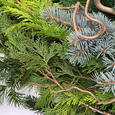 Koniferenstrauß aus verschiedenem Schnittgrün, Länge ca. 60 cm, 2 Bund