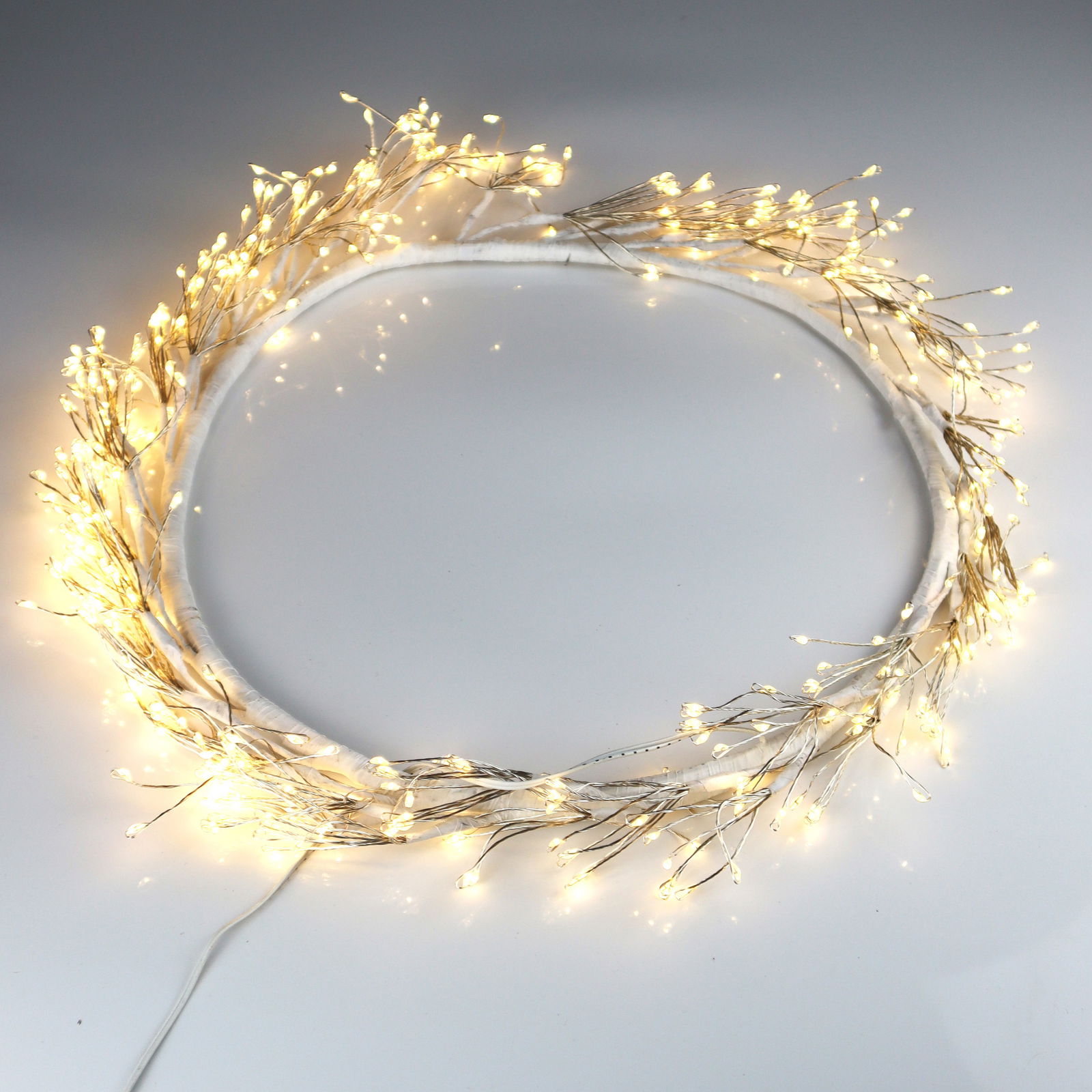 LED Kranz zum Hängen, weiß, 600 LEDs, ca. Ø 60 cm LED Kranz zum Hängen, weiß, 600 LEDs, ca. Ø 60 cm