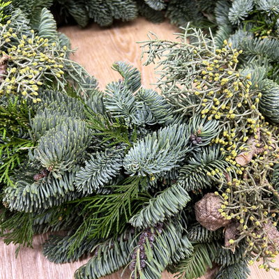 Adventskranz, Mix-Grün, halbrund gebunden, ca 50 cm Ø Adventskranz, Mix-Grün, halbrund gebunden, ca 50 cm Ø