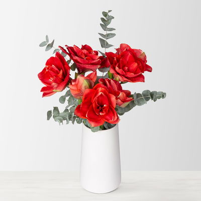 Schnittblumen-Mix aus 3 rot gefüllten Amaryllis & 3 Eukalyptus Schnittblumen-Mix aus 3 rot gefüllten Amaryllis & 3 Eukalyptus