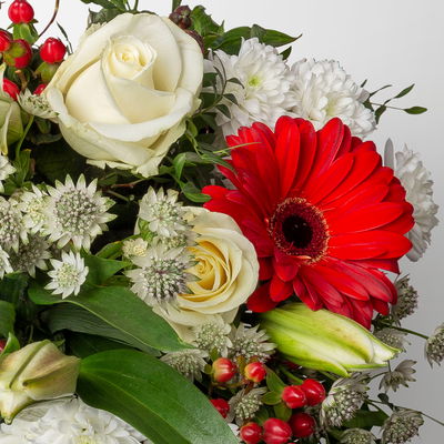 Blumenstrauß 'Roma', handgebunden