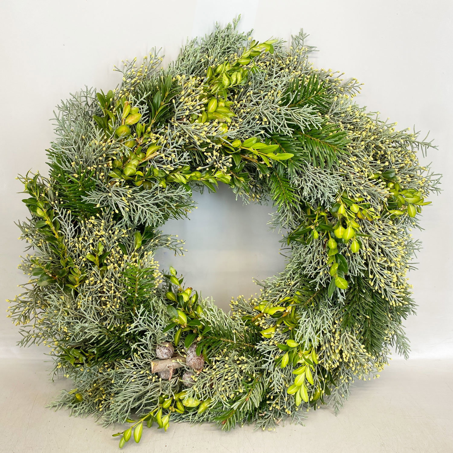 Adventskranz, Arizonica-Bux, halbrund gebunden, ca. 30 cm Ø Adventskranz, Arizonica-Bux, halbrund gebunden, ca. 30 cm Ø