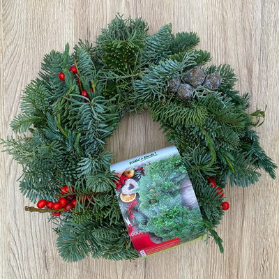 Adventskranz, Mix-Grün mit roten Beeren, halbrund gebunden, ca. 25 cm Ø Adventskranz, Mix-Grün mit roten Beeren, halbrund gebunden, ca. 25 cm Ø