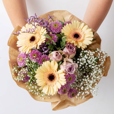 Blumenstrauß 'Apricot Attraction', handgebunden, Größe M Blumenstrauß 'Apricot Attraction', handgebunden, Größe M