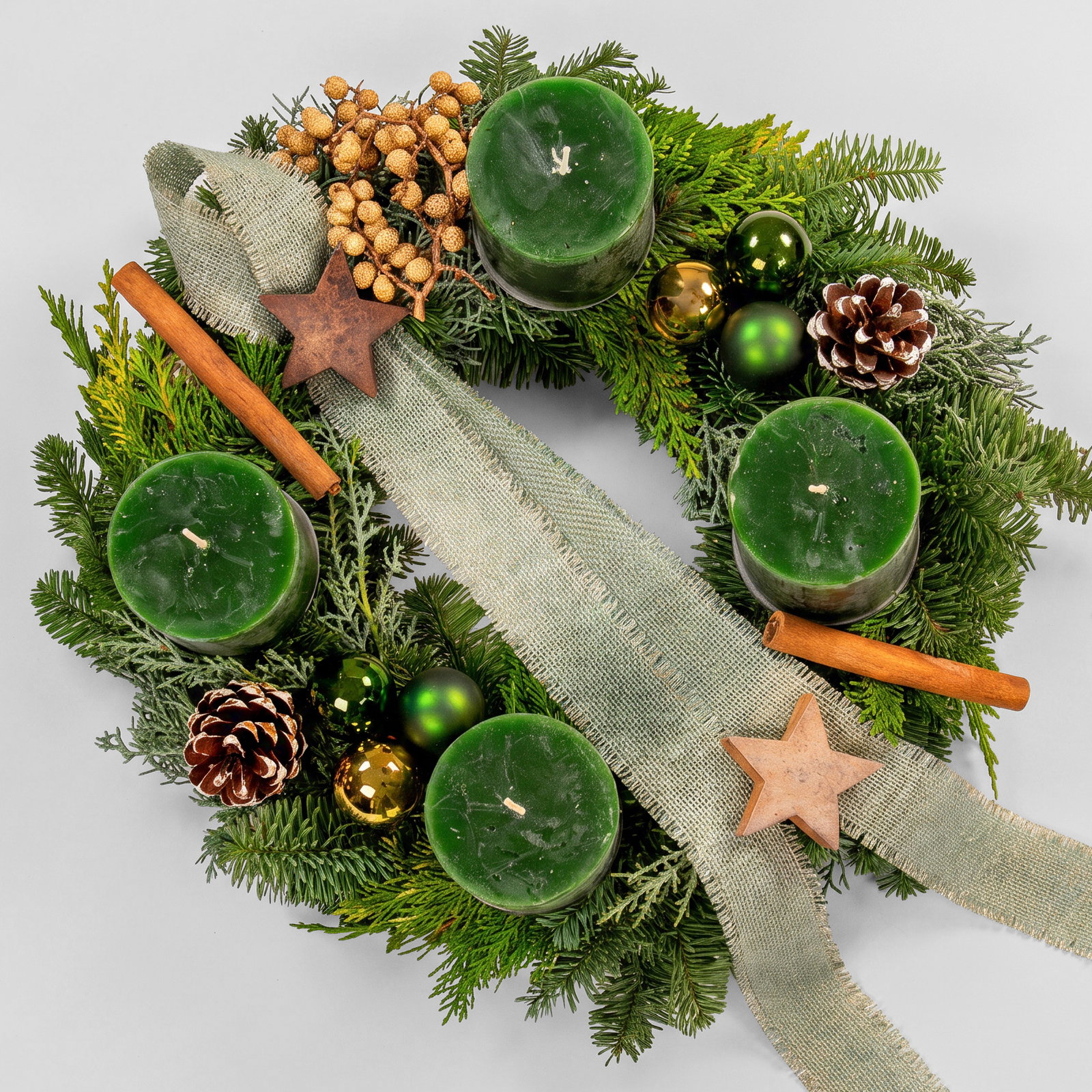Dekorierter Adventskranz mit Kerzen in Jägergrün, Mix-Grün, ca. 35 cm Ø Dekorierter Adventskranz mit Kerzen in Jägergrün, Mix-Grün, ca. 35 cm Ø