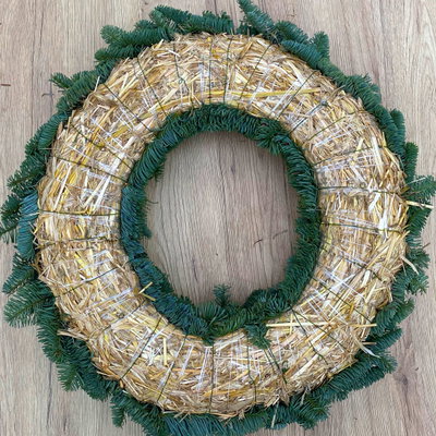 Adventskranz, Nobilistanne, halbrund gebunden, ca. 50 cm Ø Adventskranz, Nobilistanne, halbrund gebunden, ca. 50 cm Ø