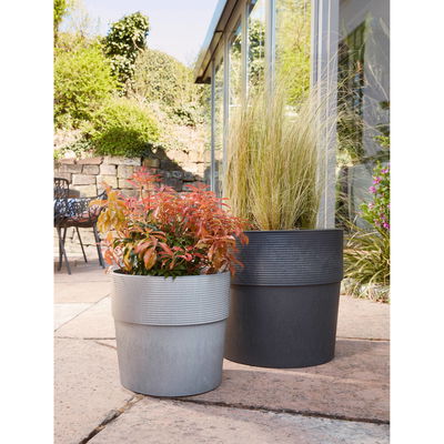 Scheurich Pflanzgefäß 'Groove+', carbon, ca. Ø 39 x H 35 cm Scheurich Pflanzgefäß 'Groove+', carbon, ca. Ø 39 x H 35 cm