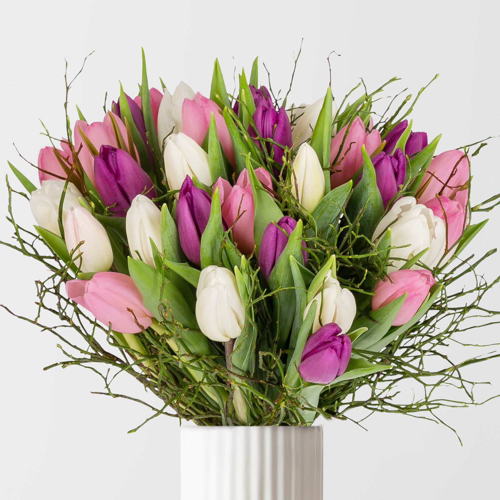 Schnittblumen-Mix aus 30 Tulpen in weiß, rosa & lila mit Heidelbeere