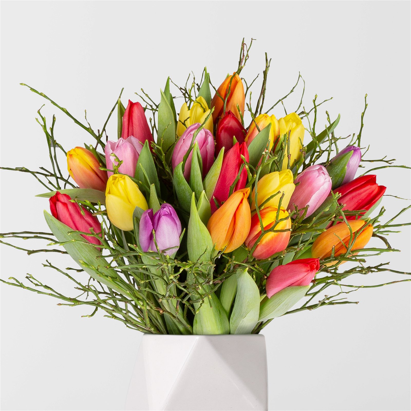 Blumenbund mit 20 bunt gemischten Tulpen und Heidelbeere, inkl. gratis Grußkarte