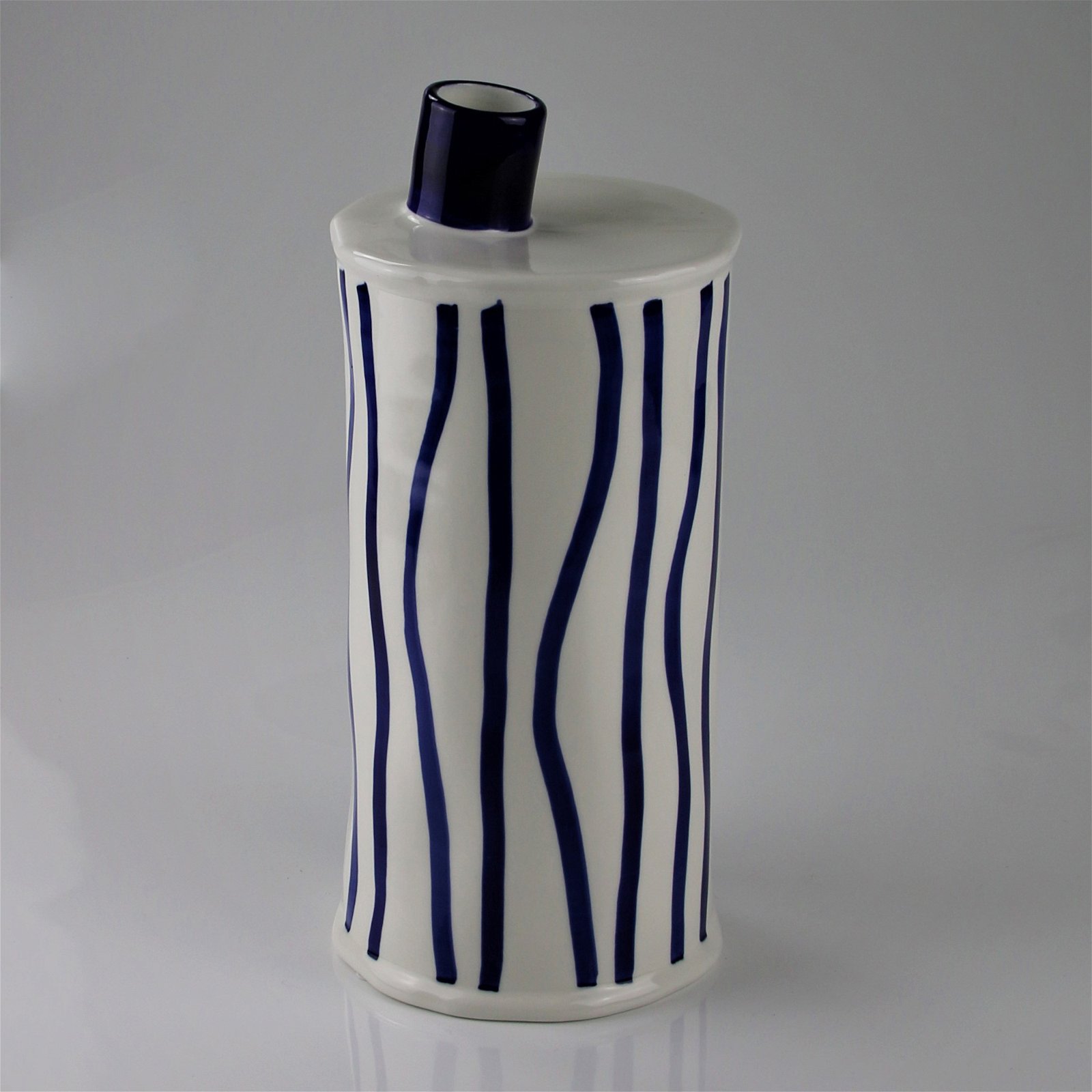 Keramikvase mit Wellenmuster, blauweiß, Ø 14 x H 31 cm