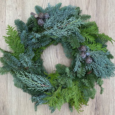 Adventskranz, Mix-Grün, halbrund gebunden, ca. 25 cm Ø Adventskranz, Mix-Grün, halbrund gebunden, ca. 25 cm Ø